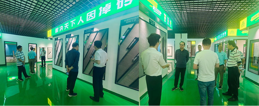 市政府领导参观_06.jpg